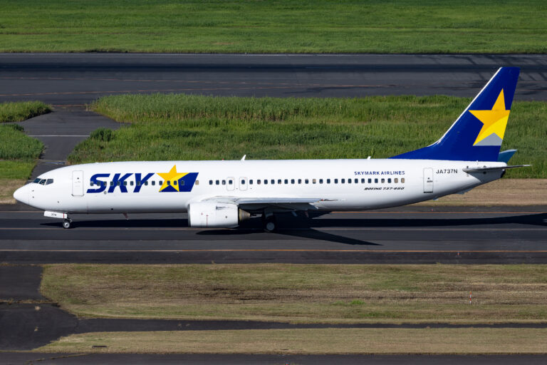 Skymark Airlines Boeing 737-8HX (JA737N)